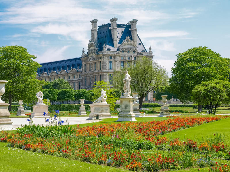 parte-del-giardino-di-tuileries-parigi-nella-primavera-90483460